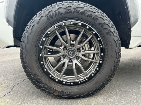 Used 2023 Toyota Tundra Limited AWD/4WD image 12
