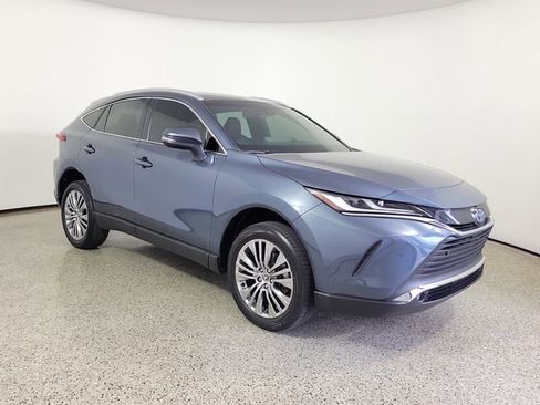 Used 2024 Toyota Venza XLE AWD/4WD image 4