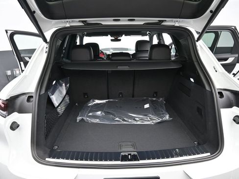 New 2025 Porsche Cayenne image 24