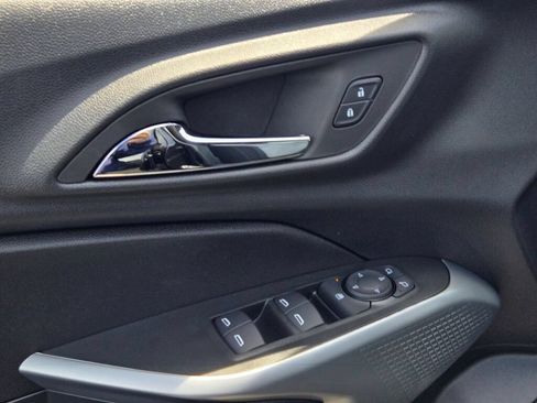 New 2026 Chevrolet Trax LS w/ LS Convenience Package FWD image 18