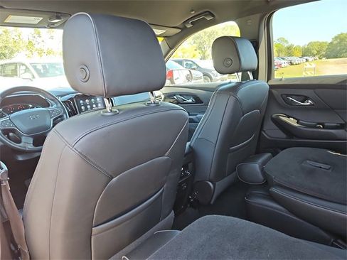 Used 2023 Chevrolet Traverse RS image 13