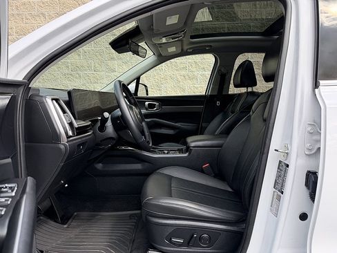 Used 2025 Kia Sorento S w/ Panoramic Sunroof Package FWD image 18