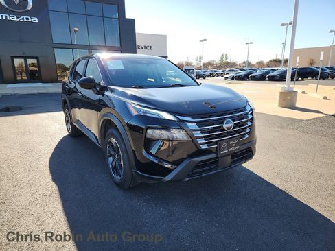 Used 2024 Nissan Rogue SV image 1