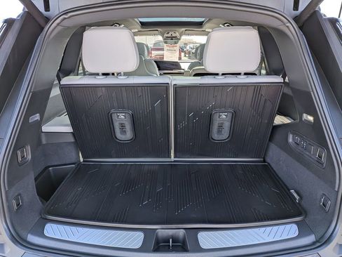 New 2026 Cadillac Vistiq Sport w/ LPO, Floor Liner Package AWD/4WD image 6