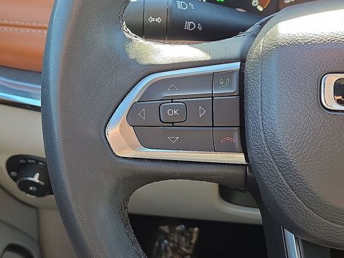 Used 2023 Jeep Compass Limited image 29