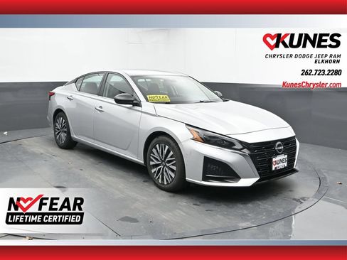 Used 2024 Nissan Altima 2.5 SV FWD image 1