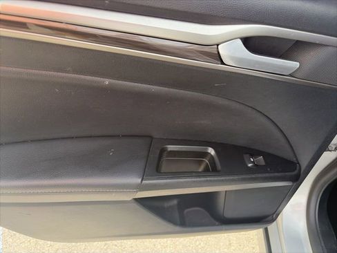 Used 2019 Ford Fusion SEL FWD image 12