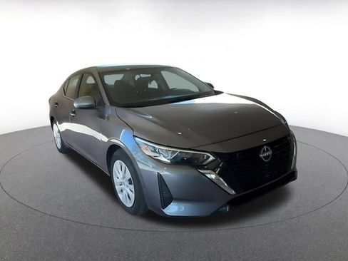 Used 2025 Nissan Sentra S image 3