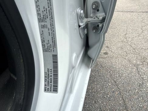 Used 2025 RAM 1500 Laramie AWD/4WD image 12