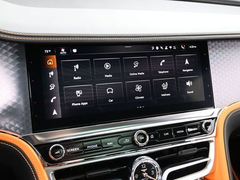 Used 2025 Bentley Flying Spur Plug-In Hybrid image 21