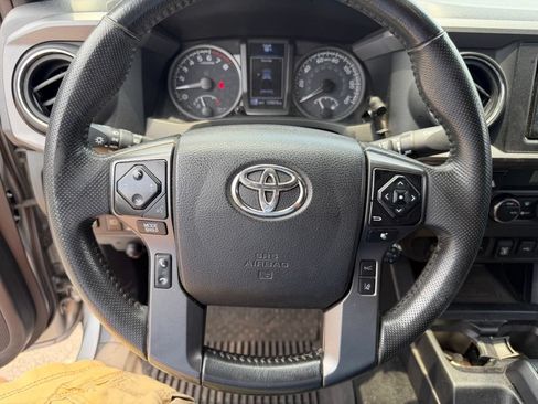 Used 2021 Toyota Tacoma TRD Off-Road w/ Technology Package AWD/4WD image 24