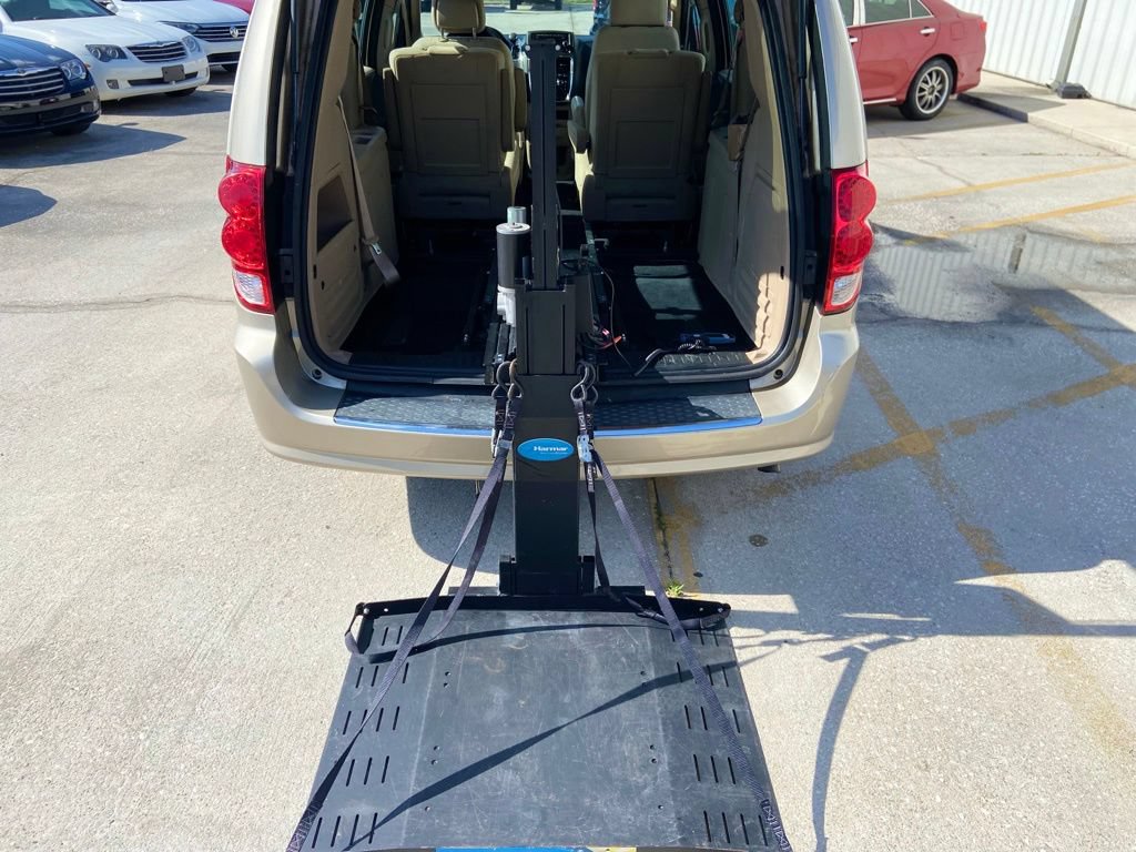 Used 2013 Dodge Grand Caravan American Value Package FWD image 24
