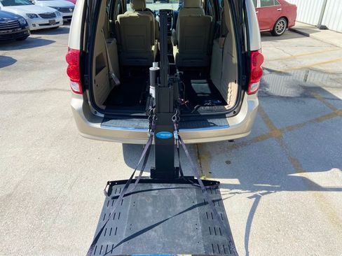 Used 2013 Dodge Grand Caravan American Value Package FWD image 24