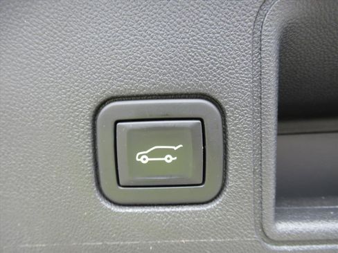 Used 2020 GMC Terrain SLT w/ Preferred Package image 32