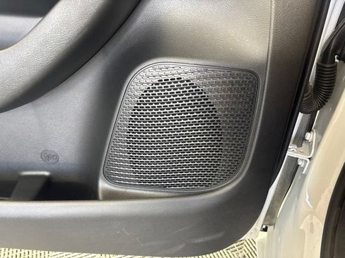 Used 2025 Chrysler Pacifica Select FWD image 15