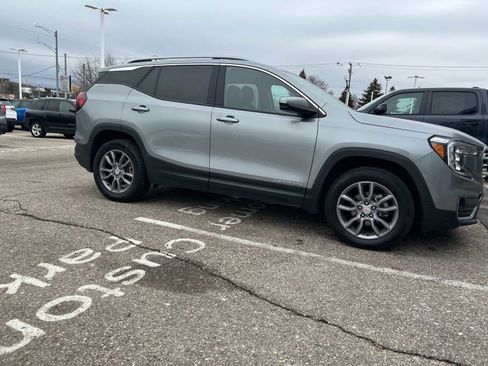 Used 2024 GMC Terrain SLT image 10