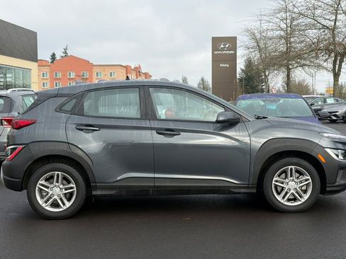 Used 2022 Hyundai Kona SE image 3
