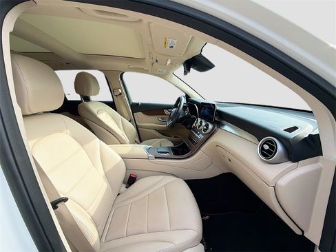 Used 2022 Mercedes-Benz GLC 300 4MATIC image 37