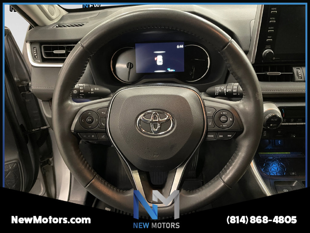 Used 2020 Toyota RAV4 Limited AWD/4WD image 12