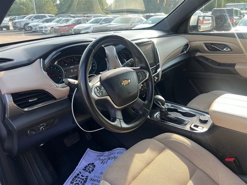 Used 2023 Chevrolet Traverse LT w/ LPO, Cargo Package AWD/4WD image 5