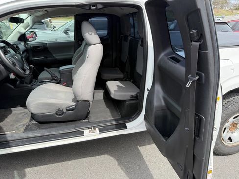 Used 2017 Toyota Tacoma SR w/ SR Convenience Package AWD/4WD image 15