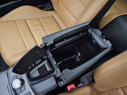 Used 2015 Mercedes-Benz E 400 4MATIC Coupe image 32