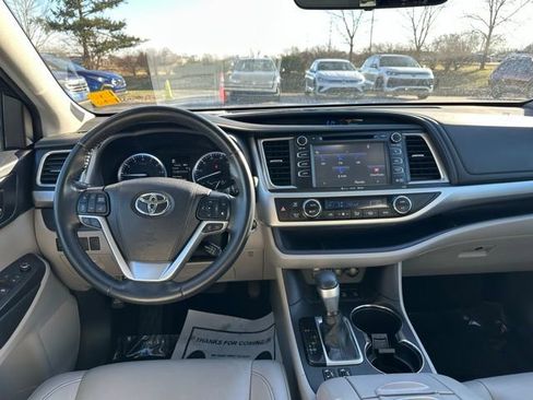 Used 2019 Toyota Highlander XLE image 14
