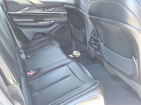 Used 2023 Jeep Grand Cherokee Limited image 24