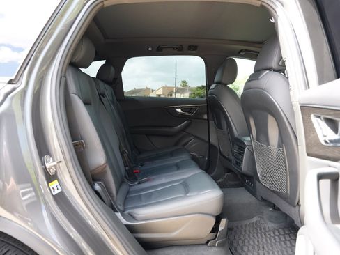 Used 2020 Audi Q7 3.0T Premium Plus AWD/4WD image 24