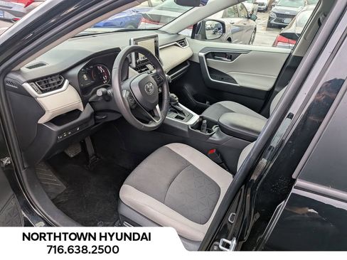 Used 2024 Toyota RAV4 XLE image 5