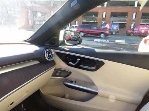 Used 2025 Mercedes-Benz C 300 4MATIC Sedan image 17