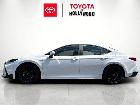 New 2026 Toyota Camry SE image 9