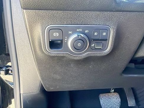 Used 2021 Mercedes-Benz GLB 250 image 25