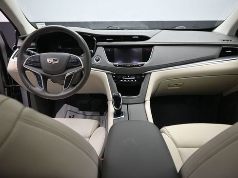Used 2017 Cadillac XT5 Luxury w/ Driver Awareness Package AWD/4WD image 22