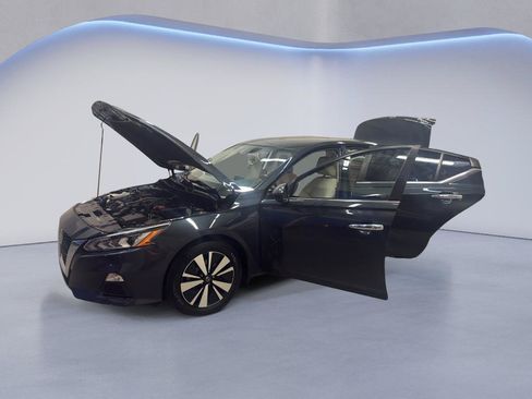 Used 2022 Nissan Altima 2.5 SV w/ SV Premium Package AWD/4WD image 11