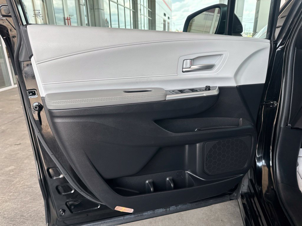 Certified 2025 Toyota Sienna XLE FWD image 12