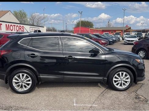 Used 2020 Nissan Rogue Sport SV FWD image 14