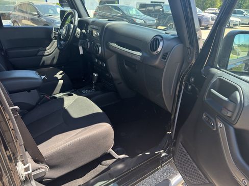 Used 2017 Jeep Wrangler Unlimited Sport w/ Quick Order Package 24S AWD/4WD image 32