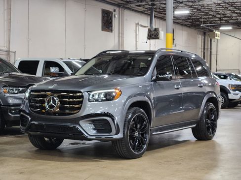 Used 2024 Mercedes-Benz GLS 450 4MATIC image 3