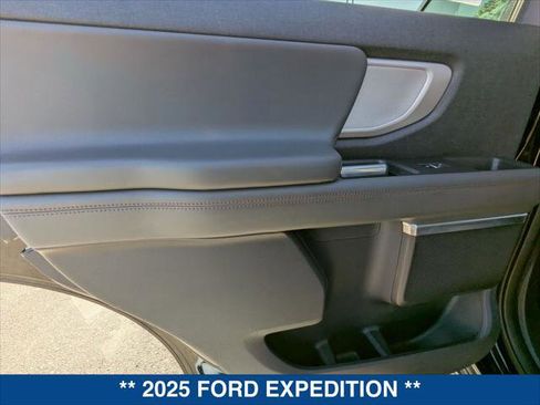 Certified 2025 Ford Expedition Active image 18