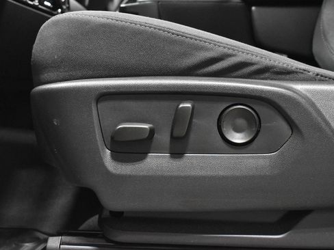 Used 2023 Chevrolet Silverado 1500 LT image 4