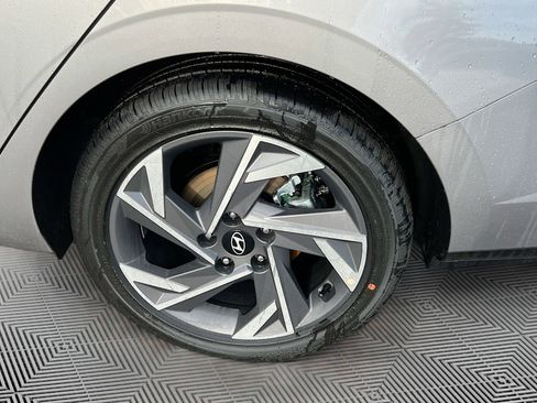 New 2026 Hyundai Elantra Limited FWD image 35