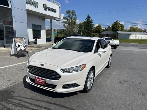 Used 2016 Ford Fusion SE w/ Equipment Group 202A image 6