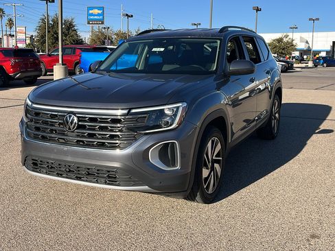 Used 2024 Volkswagen Atlas SE image 3