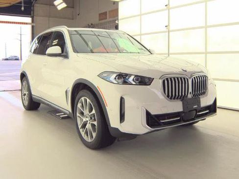 Used 2024 BMW X5 xDrive40i w/ Premium Package AWD/4WD image 1