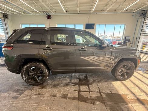 Used 2025 Jeep Grand Cherokee Limited w/ Black Appearance Package image 7