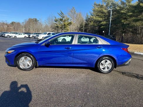 Certified 2025 Hyundai Elantra SE image 4