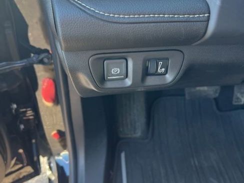 Used 2023 GMC Acadia SLE w/ Driver Convenience Package image 13