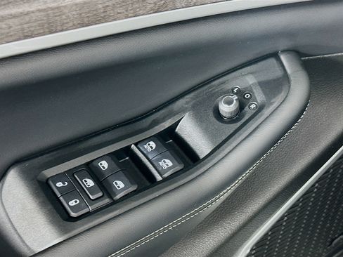 Used 2023 Jeep Grand Cherokee L Limited w/ Trailer Tow Group (B) image 15