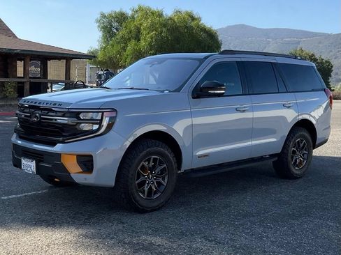 Used 2025 Ford Expedition Tremor AWD/4WD image 2